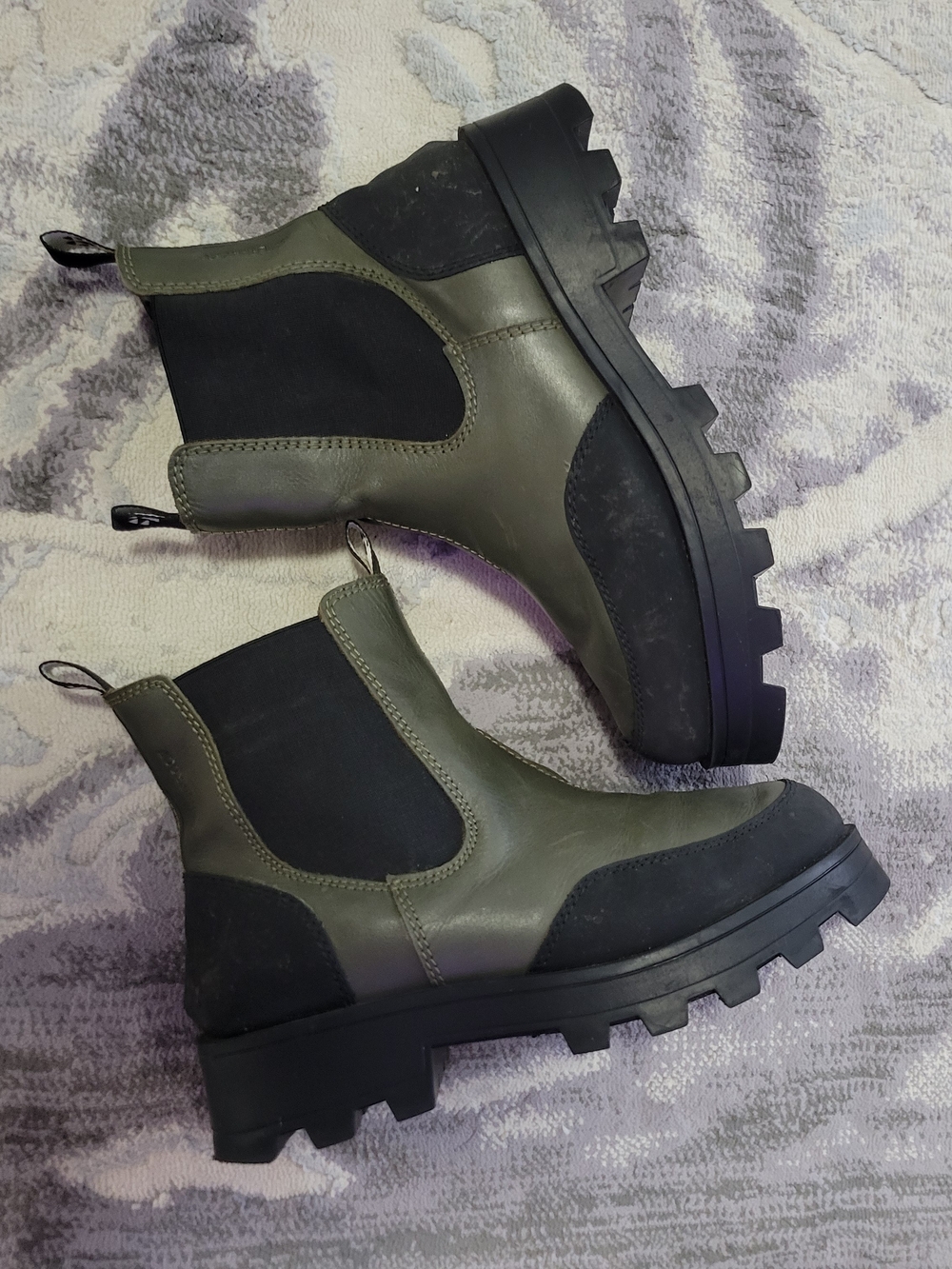 Cougar Olive Green Chelsea Lug Sole Booties Size 8